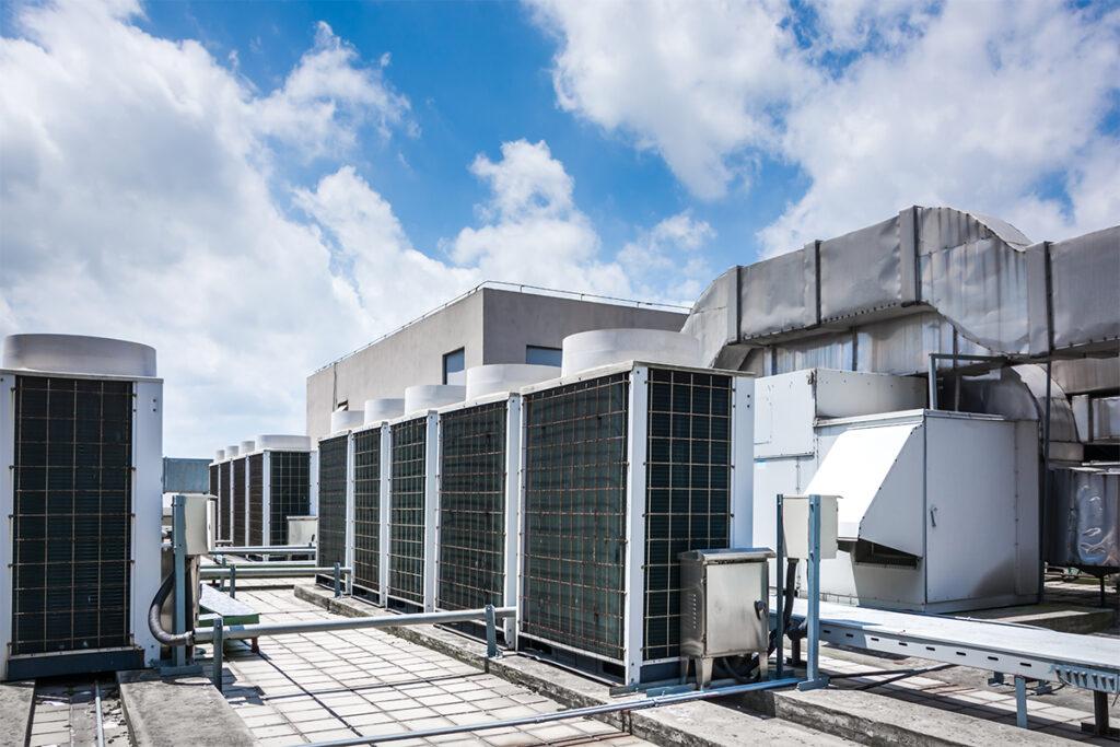 Commercial rooftop refrigeration and chiller system